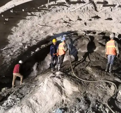 黄石港拱顶带模注浆料的施工流程及注意事项